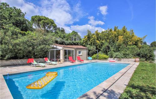 Amazing Home In Savasse With 3 Bedrooms, Wifi And Outdoor Swimming Pool : Maisons de vacances proche de Saint-Vincent-de-Barrès