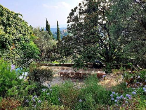 Apartment Fragonard with pool and large private terrace : Appartements proche de Gourdon