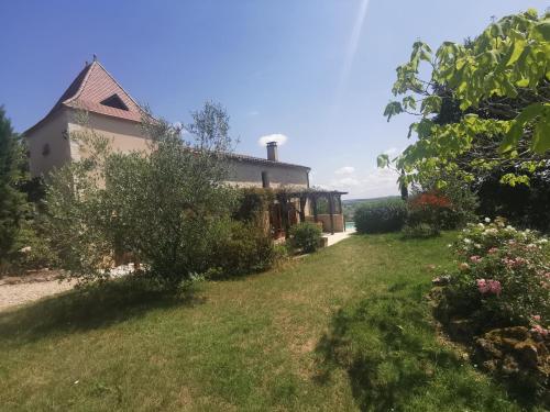 STUNNING 3Bed House in Loubes Bernac Private Pool : Maisons de vacances proche de Baleyssagues