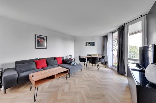 Chic apart with parking and balcony : Appartements proche de Villetaneuse