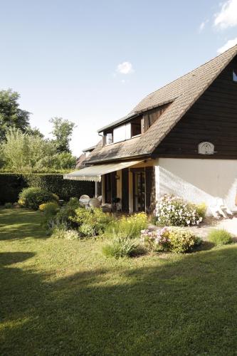 Lovely house with garden and terrasse near Annecy : Maisons de vacances proche de Quintal