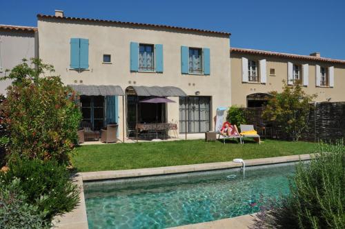 Villa de charme et piscine 177 : Maisons de vacances proche d'Albas