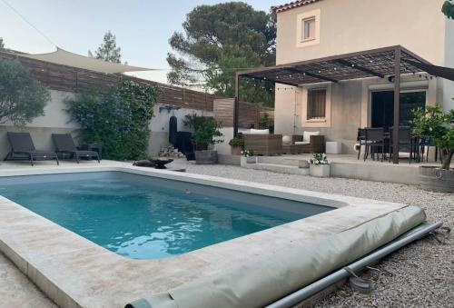 Belle villa récente de 120 m2 avec piscine : Villas proche de Villeneuve-lès-Avignon