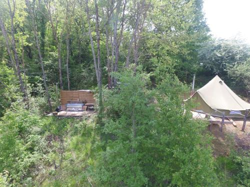 Tente bivouac & Spa privé avec poêle à bois : Tentes de luxe proche d'Arrouède