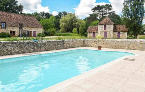 Stunning Home In Mauvires With Outdoor Swimming Pool, Wifi And 3 Bedrooms : Maisons de vacances proche de Bélâbre