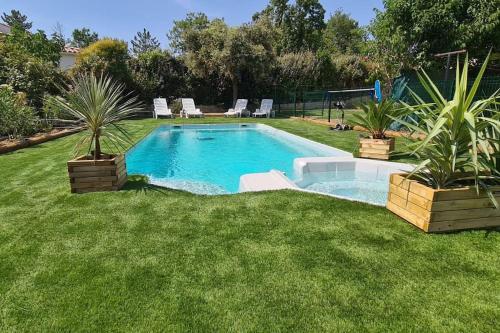 Villa avec piscine et jacuzzi proche d'uzes : Maisons de vacances proche de Ners