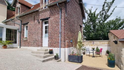 Studio-terrasse indépendants Entrée autonome Proche Compiègne A1 : Appartements proche de Beaurains-lès-Noyon
