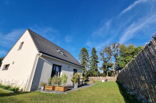 Jolie maison avec terrasse et jardin à Amfreville : Maisons de vacances proche de Sallenelles
