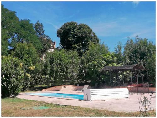 Chambre du Pigeonnier avec accès piscine ! : Maisons d'hotes proche de Garganvillar