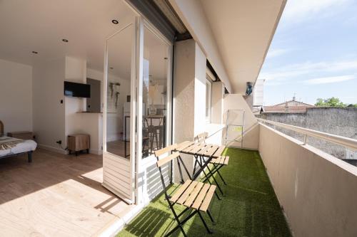 Studio moderne refait à neuf avec balcon : Appartements proche de Saint-Péray