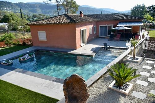Villa moderne avec piscine à Peymeinade : Villas proche de Spéracèdes