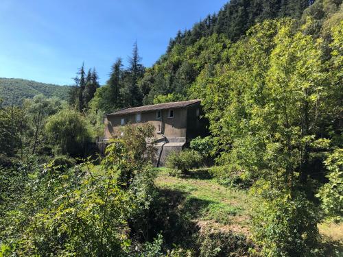 Le Moulin de Bouzigue : B&B / Chambres d'hotes proche de Valleraugue