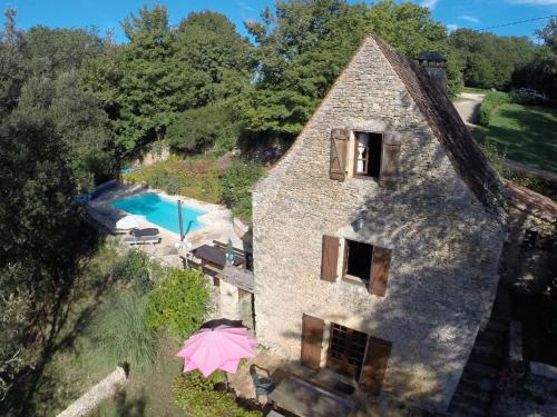 Lovely P rigord holiday home in private forest in stunning surroundings of Besse : Maisons de vacances proche de Mazeyrolles