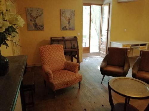 Huis op gezellige vakantieboerderij : Maisons de vacances proche de Chazemais