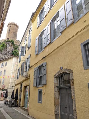 Au Pied du Château, l'Ariégentine à Foix : Appartements proche de Ségura
