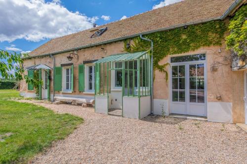 Belle résidence rurale rénovée tout confort avec piscine intérieure chauffé : Sejours a la ferme proche de Montchauvet