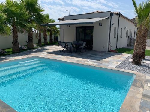 Villa les Palmiers au calme avec piscine : Villas proche de Servian