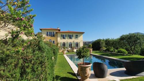 Villa ELEA Suites de luxe : Appartements proche de Castagniers