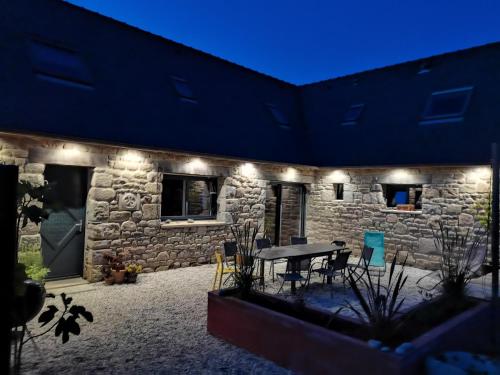 Belle maison en pierre : Maisons de vacances proche de Plougourvest