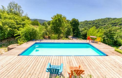 Nice Apartment In Saint Laurent Dolt With Wifi, Heated Swimming Pool And 2 Bedrooms : Maisons de vacances proche d'Aurelle-Verlac