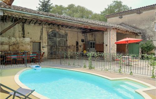 Awesome home in La Bâtie-Rolland with Outdoor swimming pool, WiFi and 4 Bedrooms : Maisons de vacances proche d'Espeluche