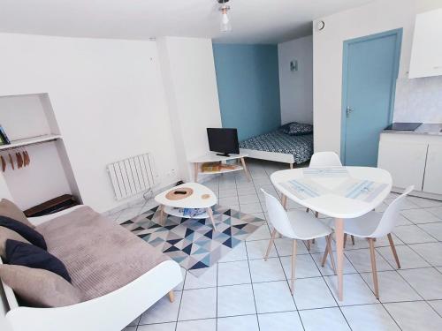 L'Abrincat'Studio, centre entre donjon et vue Mont : Appartements proche de Saint-Jean-de-la-Haize
