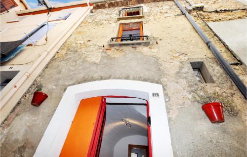 Awesome home in Estagel with 2 Bedrooms and WiFi : Maisons de vacances proche de Corneilla-la-Rivière