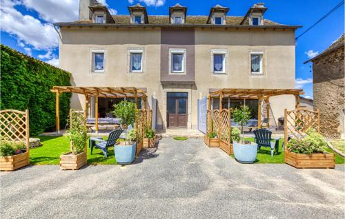Nice home in Baraqueville with WiFi and 3 Bedrooms : Maisons de vacances proche de Cassagnes-Bégonhès