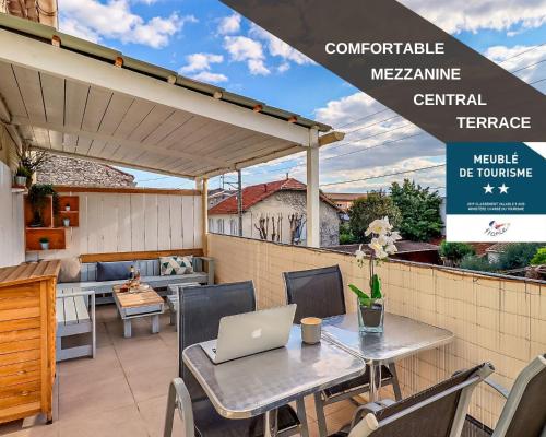Appart Cosy, Mezzanine Clim et Terrasse à 200m de la Gare : Appartements proche de Caissargues