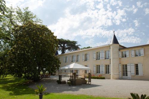 Chateau Sénailhac : B&B / Chambres d'hotes proche de Carbon-Blanc