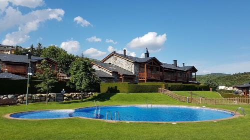 Superbe duplex en résidence avec piscine : Appartements proche d'Estavar