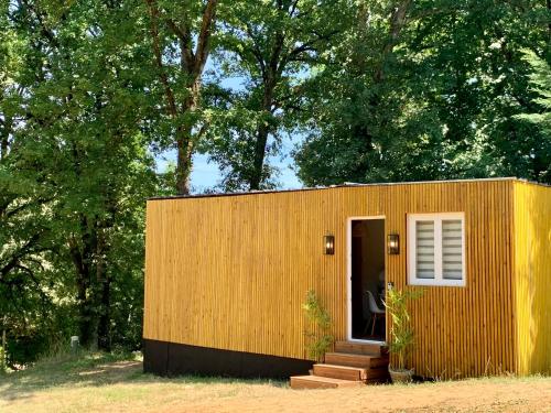 Le bon cottage Bungalow cocooning Wooden deck : Maisons de vacances proche de Saint-Cybranet
