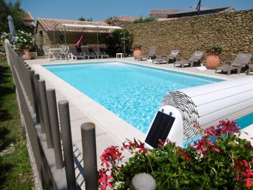 Villa de 2 chambres avec piscine partagee jardin clos et wifi a Grillon : Villas proche de Chamaret