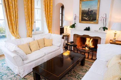 Chateau d'Echenevex - Luxury Escape near Geneva : Villas proche de Divonne-les-Bains