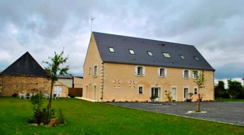 Maison de 11 chambres avec jardin amenage et wifi a Saint Epain : Maisons de vacances proche de Bournan