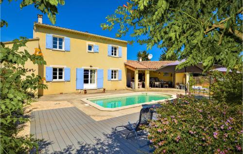 Nice home in St,-Paulet-de-Caisson with WiFi, Private swimming pool and Outdoor swimming pool : Maisons de vacances proche de Saint-Alexandre