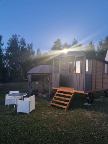 Tiny house avec jacuzzi love roulotte : Campings proche de Connantre