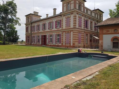 Maison & piscine au coeur d'un domaine de 7ha : Maisons de vacances proche de Saint-Rome