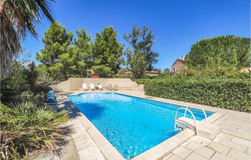 Nice Home In Fouzilhon With Outdoor Swimming Pool, Wifi And Private Swimming Pool : Maisons de vacances proche de Pézènes-les-Mines