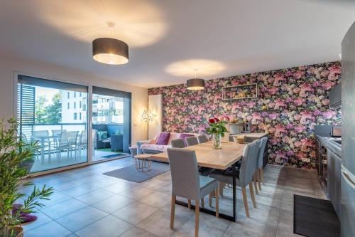 Spacious apartment with terrace and parking close to all amenities : Appartements proche de Saint-Martin-Bellevue