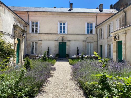 Maison Château-Gaillard : B&B / Chambres d'hotes proche de Saint-Martin-des-Fontaines