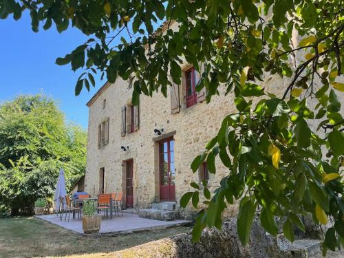 Gîte de caractère avec piscine en Dordogne : Maisons de vacances proche de Larzac