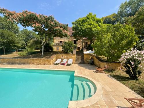 Belle demeure périgourdine avec piscine : Maisons de vacances proche de Verdon