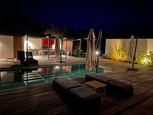 Magnifique villa avec piscine chauffée, clim, cuisine d'été : Villas proche de Cestas