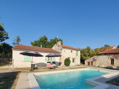 Gîte Charroux - Allier, 4 pièces, 6 personnes - FR-1-489-394 : Maisons de vacances proche de Monteignet-sur-l'Andelot