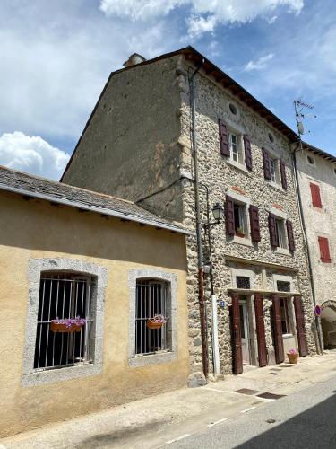 Au cœur du village, maison chaleureuse. : Maisons de vacances proche de Porté-Puymorens