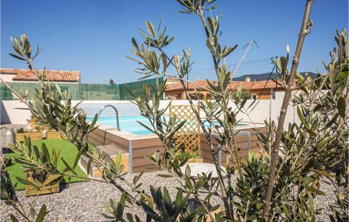 Beautiful home in Saint Chinian with 2 Bedrooms and Outdoor swimming pool : Maisons de vacances proche de Ferrières-Poussarou