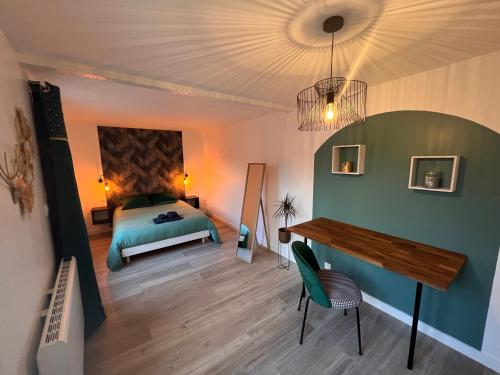 YellowHouse - Teleworking- Wifi - CosyHouseByJanna : Appartements proche d'Oyré