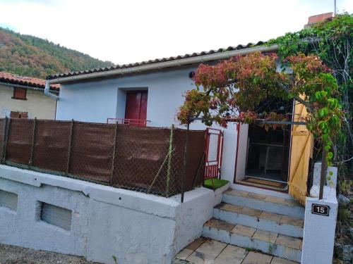 Maison individuelle a roquefeuil dans les Pyrénées audoises : Maisons de vacances proche de Comus