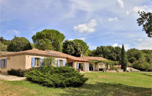 Awesome Home In La Garde Adhemar With Outdoor Swimming Pool, 4 Bedrooms And Wifi : Maisons de vacances proche de Roussas